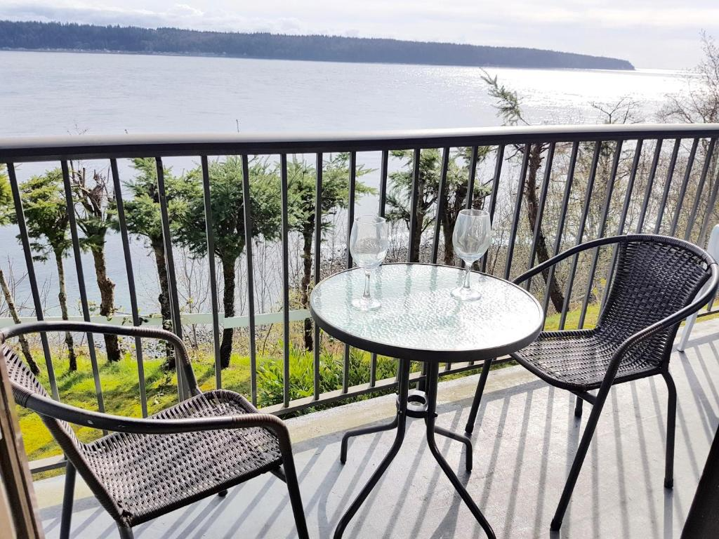 Oceanfront Full Kitchen Suite with Private Balcony 2 Queen - Photo 44